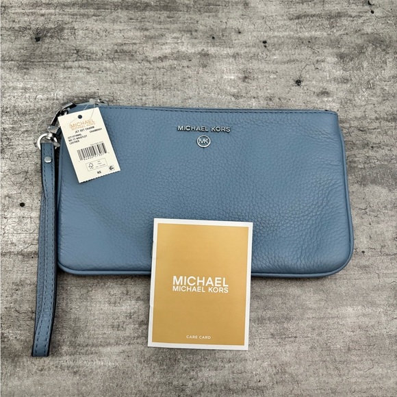 MICHAEL KORS JET SET CHARM ZIP CLUTCH WRISTLET WALLET LEATHER CHAMBRAY BLUE NWT - Picture 1 of 8